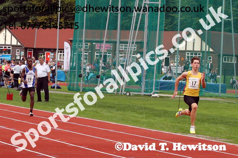 Boys 200 metres at the Northern Inter-Counties under-17s and 15s at Witton Park, Blackburn. Photo: David T. Hewitson/Sports for All Pics